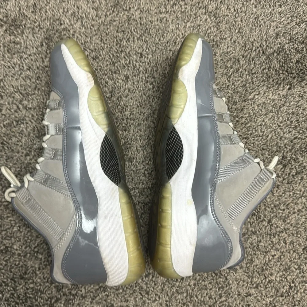 Gray Jordan retro 11 low size 7